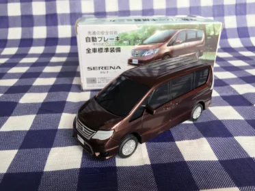 日産セレナの自動ブレーキ搭載ミニカーを頂きました！