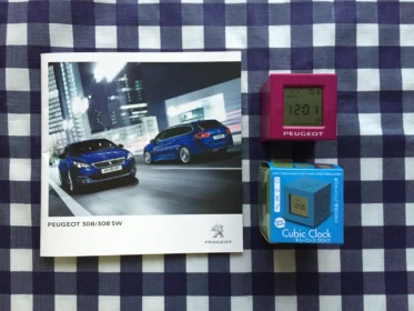 プジョーの体感試乗キャンペーンで「PEUGEOT CLOCK」を頂きました！