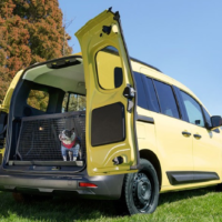 ルノー「カングー」ペット用アクセサリー装着車1年間試乗キャンペーン！